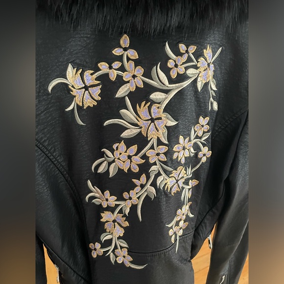 Faux fur trimmed embroidered jacket - Picture 4 of 8